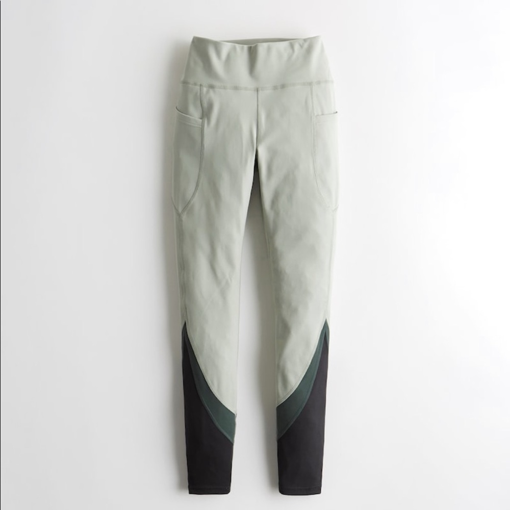 Gilly Hicks Go Recharge High-Rise 7/8 Legging